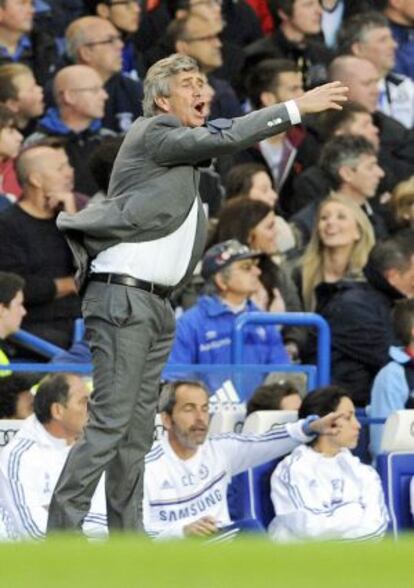 Pellegrini da instrucciones durante el partido