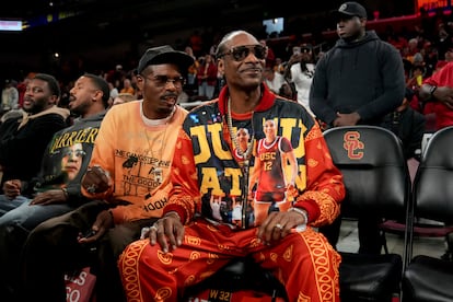 El rapero Snoop Dogg, durante un partido de baloncesto de la Universidad del Sur de California.