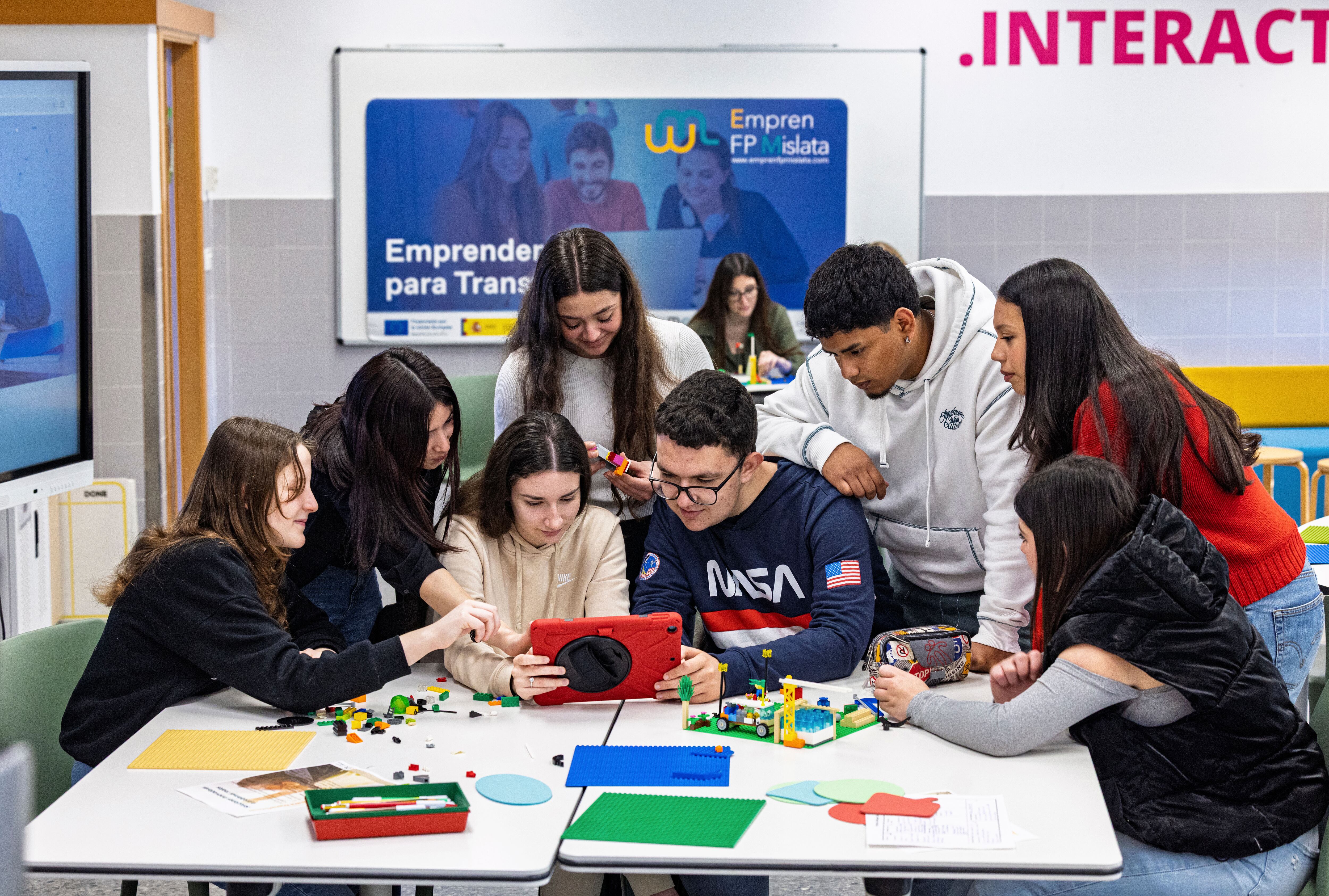 Estudiantes en el CIPFP Mislata, un centro de referencia en Formación Profesional, que apuesta por el emprendimiento de forma transversal, en una imagen de archivo.