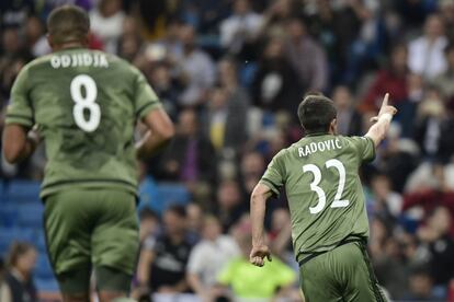 Miroslav Radovic celebra el gol marcado. 