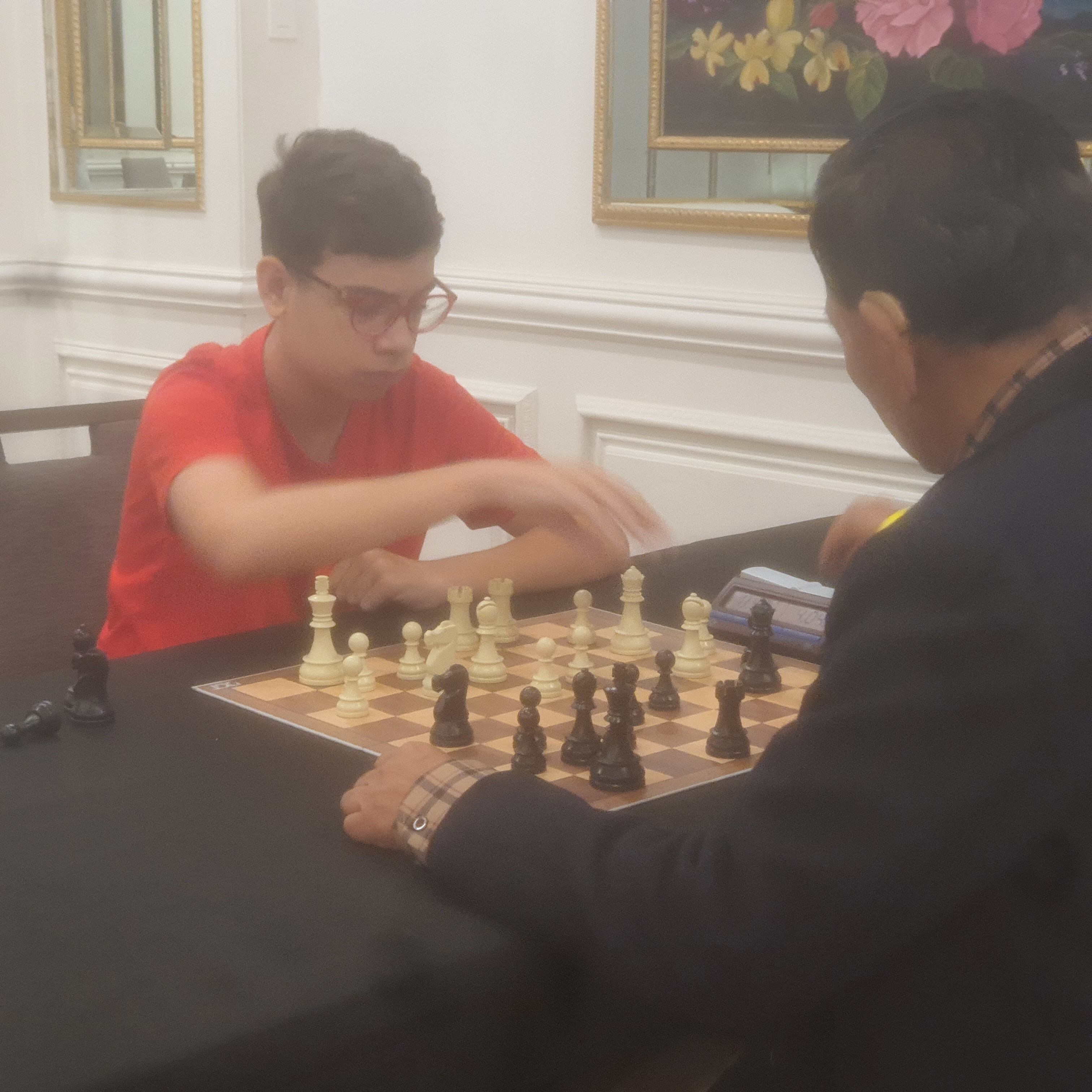 Faustino Oro, durante una de sus partidas en Lima, este viernes