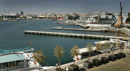 Vista panorámica de la dársena deportiva de Valencia.