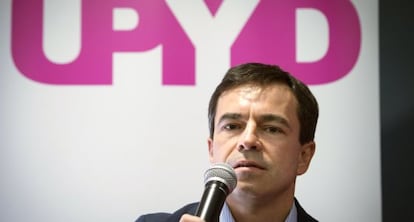 El candidato de UPYD a la Presidencia del Gobierno, Andrés Herzog, durante la presentación del programa económico de su partido.