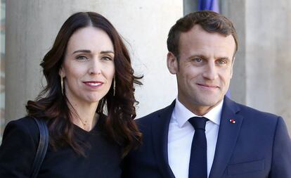 La primera ministra neozelandesa, Jacinda Arden, recibida en el Elíseo por el presidente francés, Emmanuel Macron