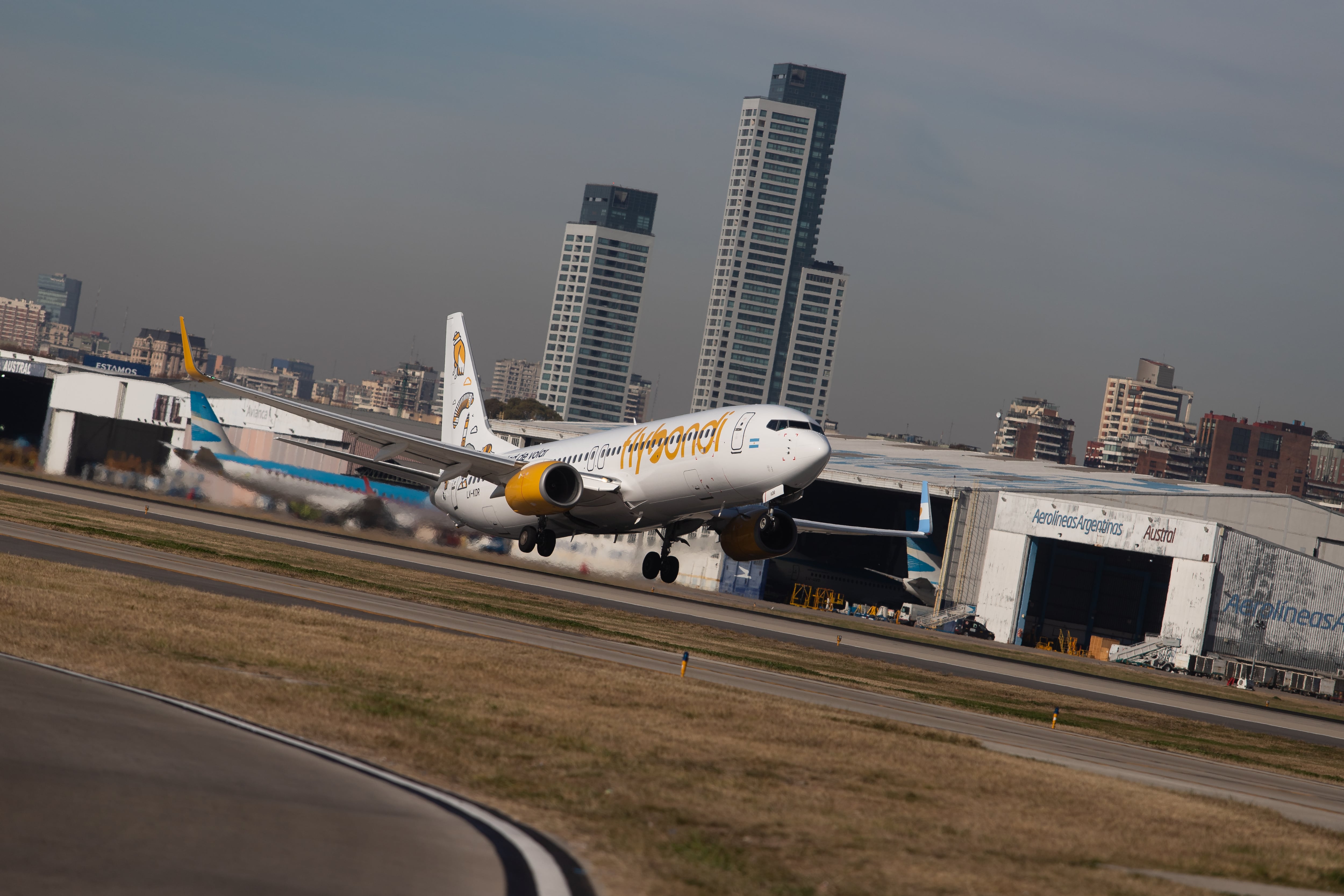 Flybondi: la primera aerolínea de bajo coste argentina está al borde del colapso