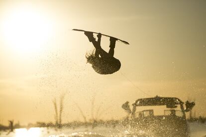 En la categoría de 'Lifestyle' la deportista Chloe Mills durante una de sus prácticas de Wake Board en Yarrawonga, Australia.