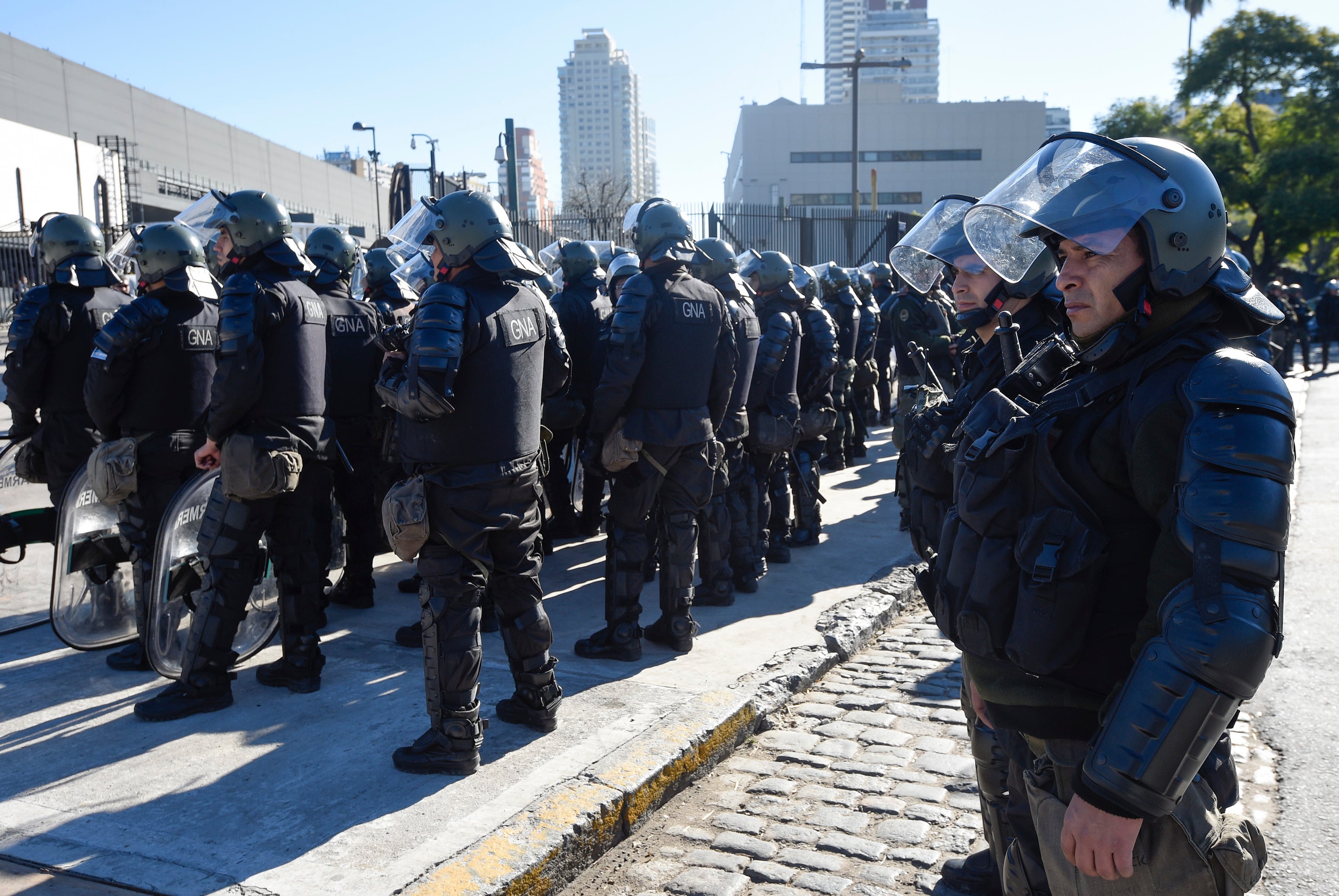 Argentina rescata a 70 niños y detiene a 20 personas en una redada contra la pornografía infantil