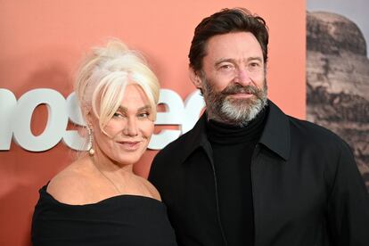 Hugh Jackman y Deborra-Lee Furness. “Hemos tenido la suerte de compartir casi tres décadas juntos como marido y mujer en un matrimonio maravilloso y amoroso. Nuestro viaje ahora está cambiando y hemos decidido separarnos para perseguir nuestro crecimiento individual”, informaron el actor Hugh Jackman y la actriz, productora y directora Deborra-Lee Furness, en un comunicado que enviaron el 15 de septiembre a la revista 'People'. Hugh Jackman (54 años, Sídney) y Deborra-Lee Furness (67 años, Annandale) llevaban casados 27 años y son padres de dos hijos, Oscar, de 23—al que la pareja adoptó en julio de 2000—, y Ava, de 18 —a la que adoptaron cinco años después para aumentar la familia—. Ambos se conocieron durante el rodaje de una serie de televisión australiana en 1995.