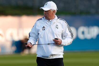 El entrenador del Real Madrid, Carlo Ancelotti, durante el entrenamiento de ayer en Rabat (Marruecos).