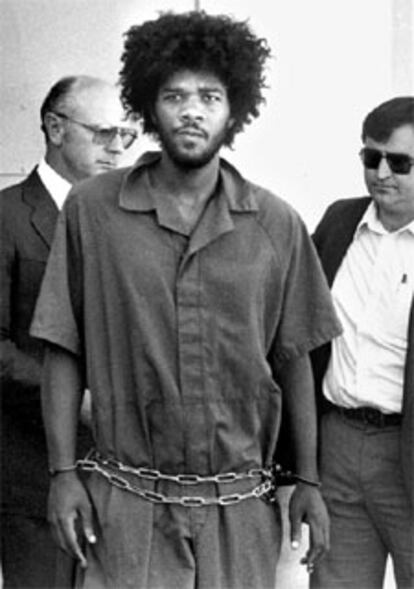 Kevin Cooper, tras su detención en 1983 acusado de un cuádruple asesinato.