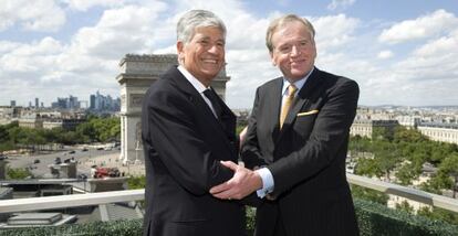 Maurice Levy, consejero delegado de Publicis con John Wren, su homólogo en Omnicom, este domingo en París