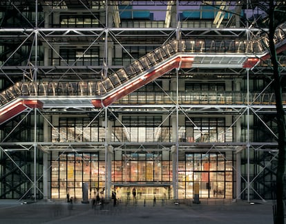 El Centro Cultural George Pompidou es una obra diseñada por los arquitectos Renzo Piano y Richard Rogers.