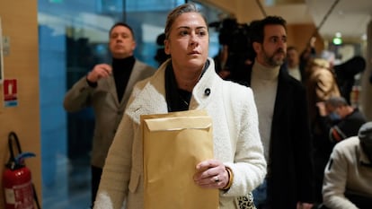 Caroline Darian, hija de Gisèle Pelicot, durante el juicio a su padre.