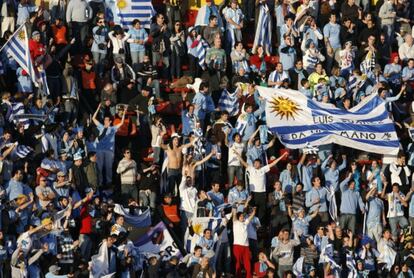 La afición uruguaya momentos antes de comenzar su partido contra Argentina