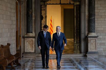 El 'president' Salvador Illa y el alcalde de Barcelona, Jaume Collboni, en el Palau de la Generalitat, antes de una reunión informal que mantuvieron el 23 de agosto.