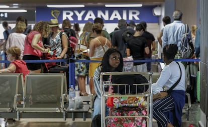 Colas en el aeropuerto de Valencia en la huelga de Ryanair en julio de 2018. 