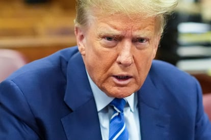 New York (Usa), 16/04/2024.- Former US President Donald Trump awaits the start of proceedings on the second day of jury selection at Manhattan criminal court, New York, USA, 16 April 2024. Donald Trump returned to the courtroom Tuesday as a judge works to find a panel of jurors who will decide whether the former president is guilty of criminal charges alleging he falsified business records to cover up a sex scandal during the 2016 campaign. (Nueva York) EFE/EPA/Mary Altaffer / POOL