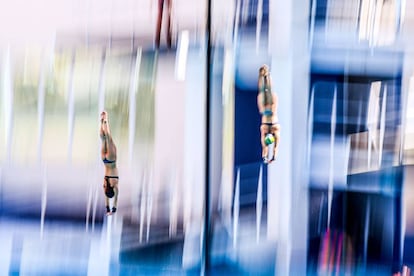 Giovanna Pedroso (izquierda) e Ingrid de Oliveira (Brasil) practican para el salto de 10 m femenino.