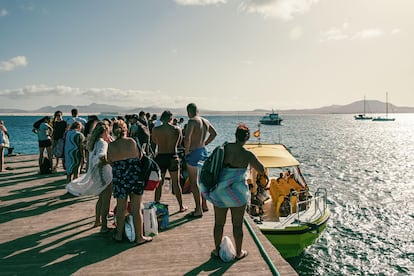 Una lanza en el Puertito de Lobos, en la Isla de Lobos, a la que se llega fácilmente desde Corralejo (Fuerteventura).