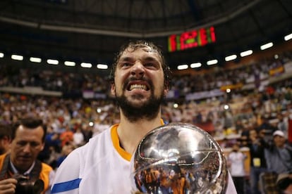 Sergio Llull, con la Copa. 