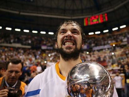 Sergio Llull, con la Copa. 