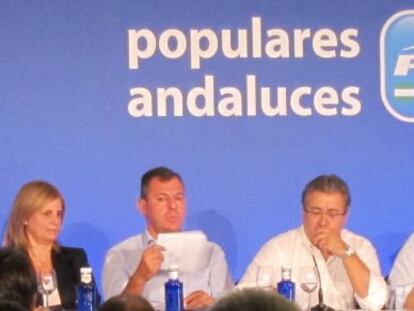 Mesa de la reunión intermunicipal del PP en Jerez.