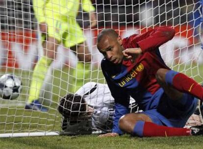 Henry, tras conseguir de cabeza el gol del empate del Barcelona.
