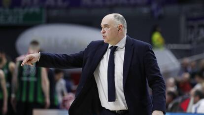 Laso da indicaciones a sus jugadores