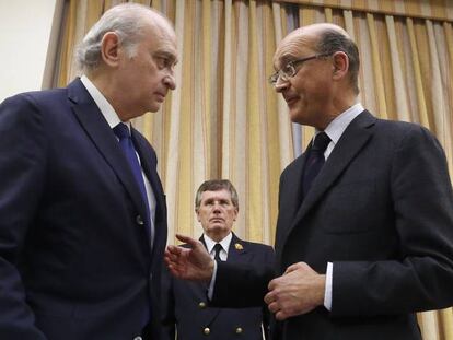 Dos policías comparecen en la última reunión de la comisión de investigación sobre Interior