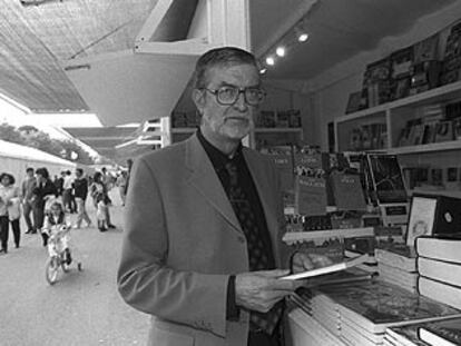 El editor Rafael Borràs, en la Feria del Libro de Madrid de 1998, año en el que se le tributó un homenaje.