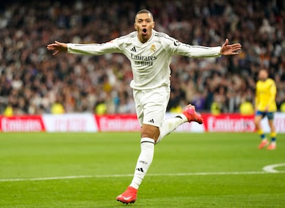 Kylian Mbapp celebra tras marcar a Las Palmas este domingo.