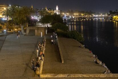 Ambiente en Sevilla, junto al río Guadalquivir.