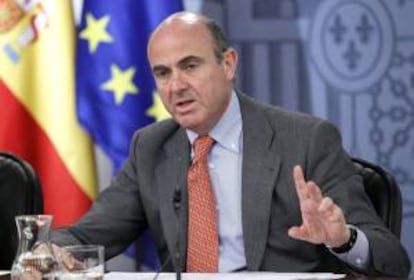 El ministro de Economía y Competitividad, Luis de Guindos, durante la rueda de prensa posterior a la reunión del Consejo de Ministros.