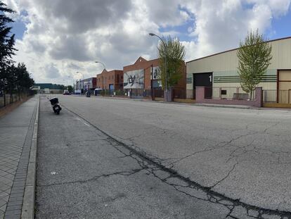 Un polígono industrial de Madrid, este lunes en el primer día de reanudación de la actividad tras el confinamiento de dos semanas.