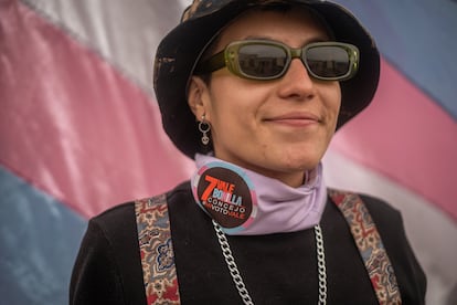 Une compañere de campaña de Valeria, en la Plaza de Bolívar.