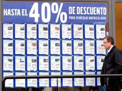 En la imagen, un concesionario de vehículos. EFE/Archivo