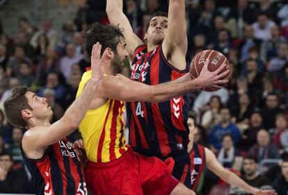 Navarro, marcado por Mainoldi y Causeur.