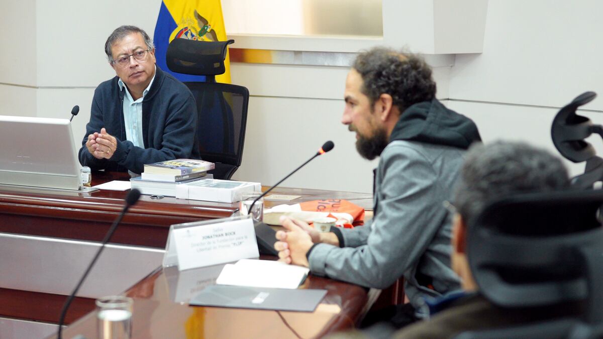 Gustavo Petro se reúne con la Fundación para la Libertad de Prensa tras ...