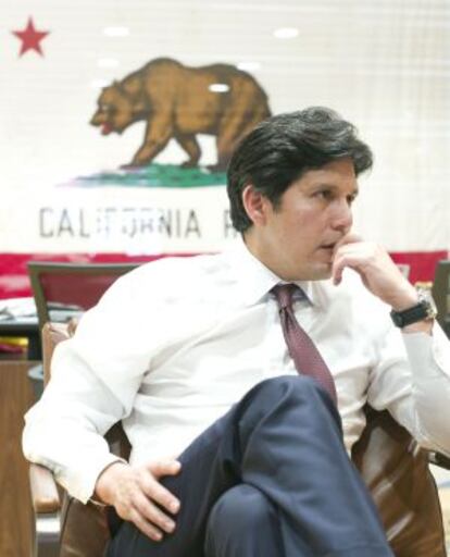 Kevin De León, durante la entrevista en su oficina en Los Ángeles.