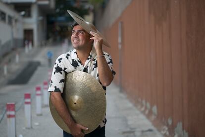 El percusionista cubano Michael Olivera.