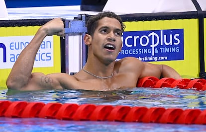 Hugo González celebra su oro en 200 estilos en Budapest.