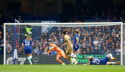 Graham Hansen marca el gol del Barça en Stamford Bridge ante el Chelsea.