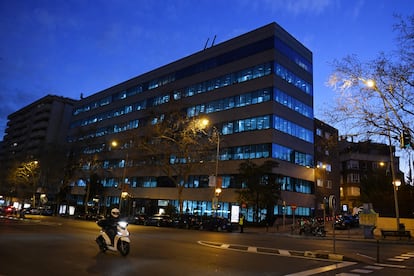 Fachada de la sede de Ferrovial en Madrid (España).