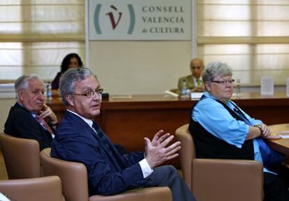 Martín Quirós, Vicente González Móstoles y Glòria Marcos. Al fondo, Ana Noguera y Santiago Grisolía.