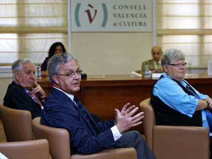 Martín Quirós, Vicente González Móstoles y Glòria Marcos. Al fondo, Ana Noguera y Santiago Grisolía.