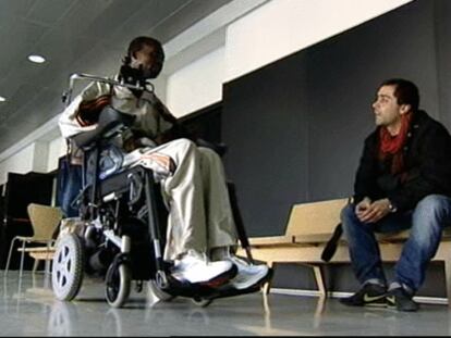 El inmigrante congoleño brutalmente apaleado denuncia que su agresor continúa en libertad