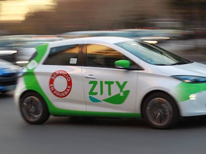 Un vehículo eléctrico compartido de la empresa Zity en Madrid.