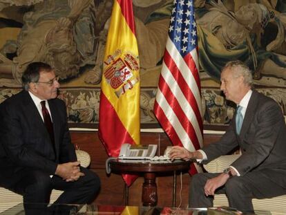 El ministro de Defensa espa&ntilde;ol, Pedro Moren&eacute;s, y su hom&oacute;logo norteamericano, Leon Panetta.
