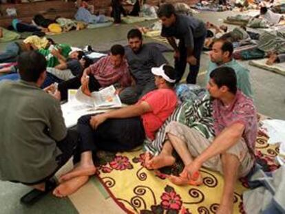 Un grupo de inmigrantes de los encerrados en la Universidad Pablo de Olavide de Sevilla.