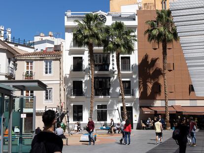 Vista exterior del edificio de apartamentos turísticos donde fue hallado el cuerpo de una mujer estadounidense.